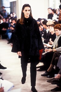1311756420_Prada1990WomenRTW30.thumb.jpg.17d43494b042c0a7f79ef877bb13f1e5.jpg