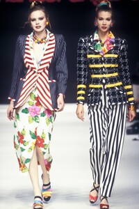 1332425320_EmanuelUngaro1993WomenRTW67.thumb.jpg.c26b431a72007adc21a81cbc7553a31e.jpg
