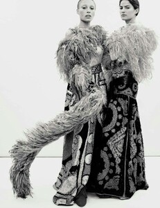1347790309_VogueSpainApril2017-08.thumb.jpg.7a7215ec20113e5497319e95ff44e702.jpg