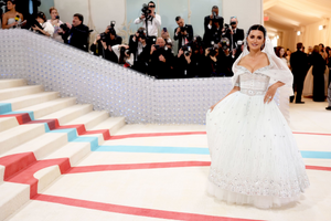 1369579727_The2023MetGalaCelebratingKarlLagerfeld-ALineOfBeauty-Arrivals14.png