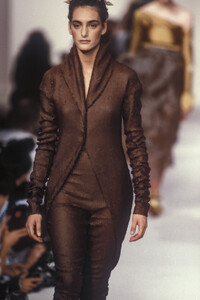 1387431914_RomeoGigli1990WomenRTW86.thumb.jpg.ac6464547e06e188beb7e5ef23313485.jpg
