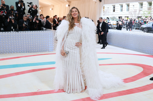 1435973790_MetGala2023-KarlLagerfeldRedCarpetLooks1.png