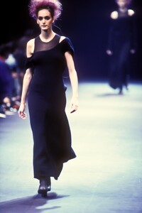 1447803257_CommedesGarcons1992WomenRTW61.thumb.jpg.5cfc46c0491e1c94b7975acec6130891.jpg
