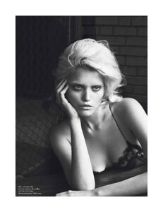 1462417879_vogue-paris-2013-septembre(dragged)90.thumb.jpg.9bf9294625dae6c099f3b155a5852211.jpg