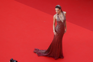 1467832274_JeanneduBarryScreeningOpeningCeremonyRedCarpet-The76thAnnualCannesFilmFestival26.png