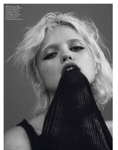 1472140016_vogue-paris-2013-septembre(dragged)71.thumb.jpg.8e3fa90035754c30f9b9f977bab67ffc.jpg