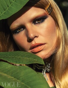 14Vogue-Junio_Portada_Anne-Ewers.jpg