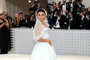 1508536467_The2023MetGalaCelebratingKarlLagerfeld-ALineOfBeauty-Arrivals.png