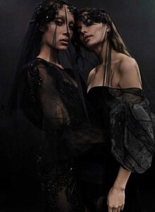 1548438341_VogueSpainApril2017-019.thumb.jpg.23e62ee1221403836584070e23d01ccd.jpg