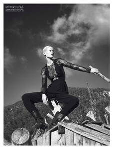 1585946997_vogue-paris-2013-septembre(dragged)65.thumb.jpg.92116969c87bf996d807ffe8a7ab55ec.jpg