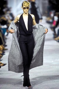 1619478571_EmanuelUngaro2000HauteCouture31.thumb.jpg.d62619fa2aa5629dc470588f01c8f57b.jpg