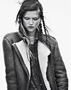 1638068346_vogue-paris-2013-septembre(dragged)19.thumb.jpg.3c9cfab98f739b4687b71732e4926373.jpg
