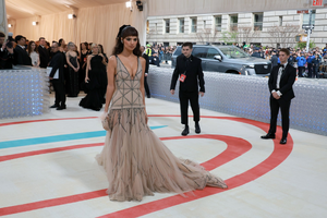 1640059032_MetGala2023-KarlLagerfeldRedCarpetLooks.png