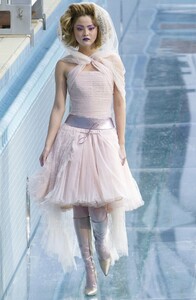 1643798193_Chanel2000HauteCouture55.thumb.jpg.0a89bf980a975fb3ed6c81a0d8499c43.jpg