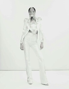 1669309016_VogueSpainApril2017-09.thumb.jpg.0726e9b0f44eace4ca1743bb5d77d610.jpg