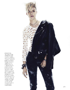 1702912408_Vogue_Spain_-_Noviembre_2013(dragged)38.thumb.png.5f34d8aae5e92ba1a180136531146a4f.png