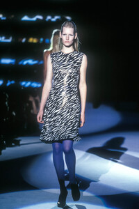1786592433_VersusbyDonatella1996WomenRTW3.thumb.jpg.1a6b1bdd7b75aef99dafa13a3b92b74c.jpg