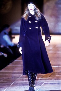 1787699309_Versace1993WomenRTW111.thumb.jpg.07a91dcd3ece001a0742b1d35877ad95.jpg