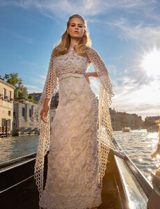 17912136_VogueParisNovember201712.thumb.jpg.98fe162e1e6a13f23c63b71c8c784427.jpg