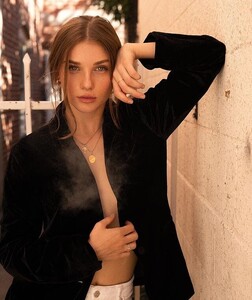 Shawna Della-Ricca Q740full-shawna-della--ricca.jpg