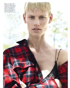 1878312680_vogue-paris-2013-septembre(dragged)34.thumb.jpg.4d38a66607cef2f3aef83e56f3733e36.jpg