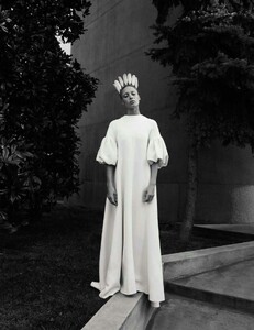 192483002_VogueSpainApril2017-012.thumb.jpg.721a25555243790a9856876c082c326a.jpg