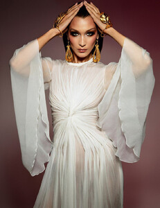 1958094775_VogueParisMayJune2020121.thumb.jpg.2015828fd0fb05f340d65603638bff07.jpg