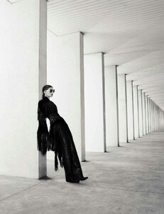 1967163799_VogueSpainApril2017-018.thumb.jpg.912d666868b0120309dea520719bf167.jpg