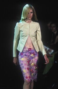 199659179_Versace1999WomenRTW95.thumb.jpg.63b2a1273958dbc39bacfe6362e837df.jpg