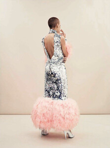 2009775601_VogueSpainApril2017-06.thumb.jpg.4031f2f8cc698b724ace4beb830287f7.jpg