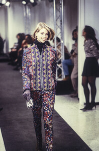 2012240272_Missoni1992WomenRTW54.thumb.jpg.104504ca5f8768b328404443c09f53e0.jpg