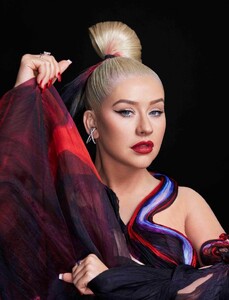 christina-aguilera-mulan~0.jpg