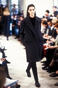 2027570496_Prada1990WomenRTW23.thumb.jpg.7a10f66e2a3e12309c8775d669b42692.jpg