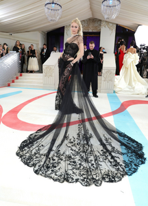 2049104219_The2023MetGalaCelebratingKarlLagerfeld-ALineOfBeauty-RedCarpet6.png