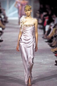 2064493058_EmanuelUngaro2000HauteCouture82.thumb.jpg.7fbe77f5aa07d214a5500643891c7a79.jpg