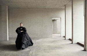 2074329733_VogueSpainApril2017-04.thumb.jpg.30afa923317b79ac491e7c47bdc7f402.jpg