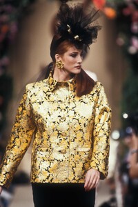 2074634068_YvesSaintLaurent1992HauteCouture73.thumb.jpg.963eaaf1ebe3425cd4d7e6a36ea204b6.jpg