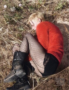2078780151_vogue-paris-2013-septembre(dragged)36.thumb.jpg.811e2cc4b2f9b2b841ffd894e850ef03.jpg