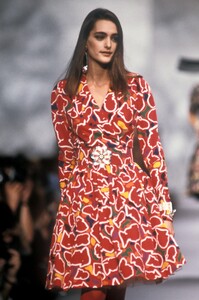 2094459944_KarlLagerfeld1990WomenRTW32.thumb.jpg.a47fe877d9c37a3d5fc0ed4582991981.jpg