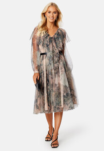 ida-sjöstedt-venice-dress-disku-peach-floral.jpg