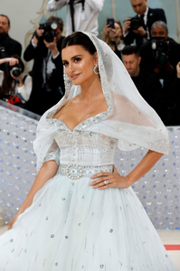 256023300_The2023MetGalaCelebratingKarlLagerfeld-ALineOfBeauty-Arrivals5.png