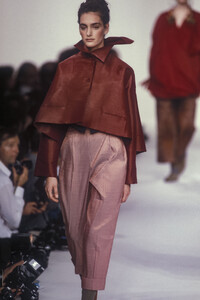 271263182_RomeoGigli1990WomenRTW51.thumb.jpg.fde25e377060e781f8a5277df70452c3.jpg
