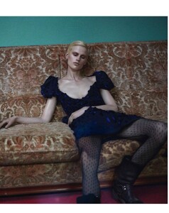 273605887_vogue-paris-2013-septembre(dragged)42.thumb.jpg.12ec16b5bac1ca14252cbf758981c7e8.jpg