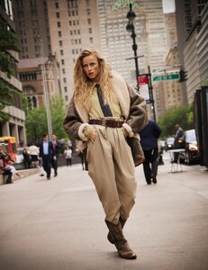 286304628_VogueParisSeptember201925.thumb.jpg.aeee2bbbe3209759bb61ec5ce0e07c71.jpg