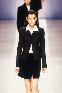 294728557_EmporioArmani1996WomenRTW99.thumb.jpg.7087f97bd79eae80b308835562475a95.jpg