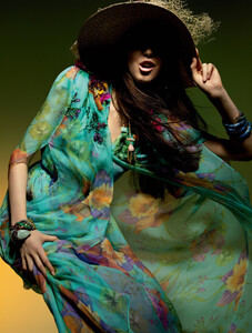 321715559_VogueParisMayJune2020113.thumb.jpg.b590f7a47535509e672017f628029160.jpg