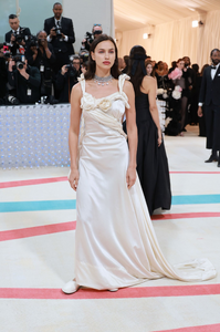 343840520_MetGala2023-KarlLagerfeldRedCarpetLooks.png