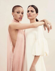 346213230_VogueSpainApril2017-02.thumb.jpg.d54bbe071ca7e6f0374c044b597ff146.jpg