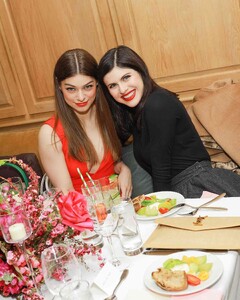 352959532_0510_instyleparty-daddario04.jpg