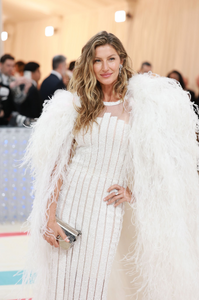 35425683_MetGala2023-KarlLagerfeldRedCarpetLooks2.png